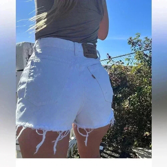 Levi's Pants - Levi’s women’s denim cutoff high waisted white shorts size large preloved
